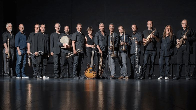 Das Bild vom Ensemble der NDR Bigband 2022.