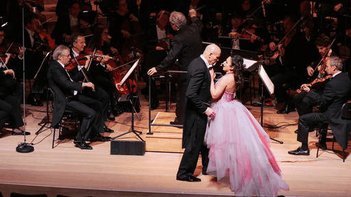 Konzertierte Aufführung der Fledermaus in der Elbphilharmonie Hamburg.