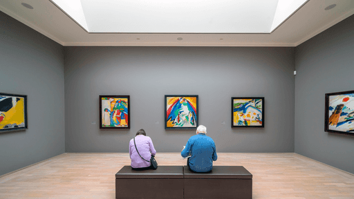Raum mit Werken von Wassily Kandinsky, Städtische Galerie im Lenbachhaus, München, Bayern, Deutschland.