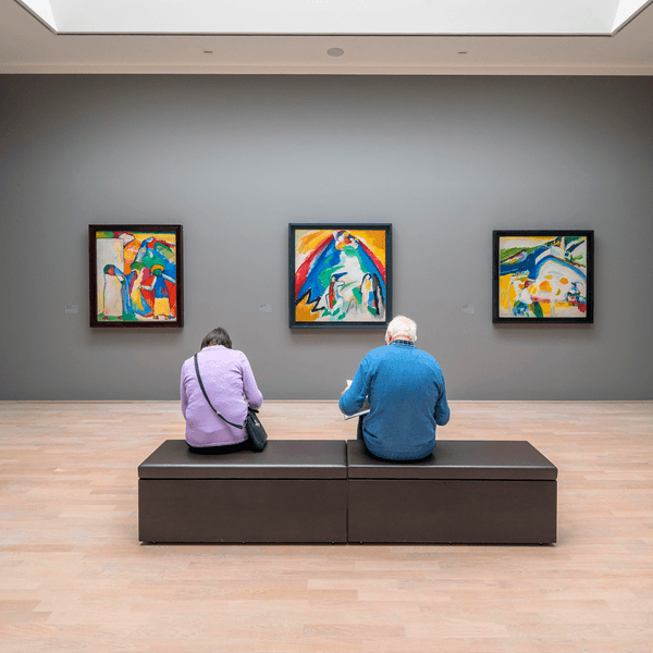 Raum mit Werken von Wassily Kandinsky, Städtische Galerie im Lenbachhaus, München, Bayern, Deutschland.