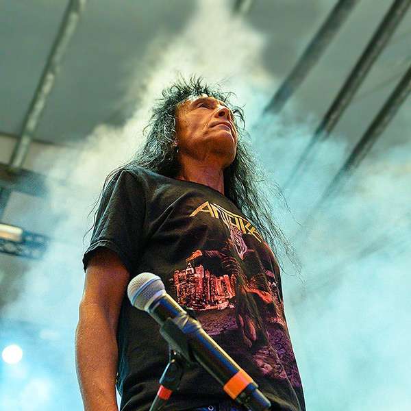 Ein Bild des Leadsängers der Band Anthrax. Die Band spielte 2019 auf dem Rock Hard Festival in Gelsenkirchen.